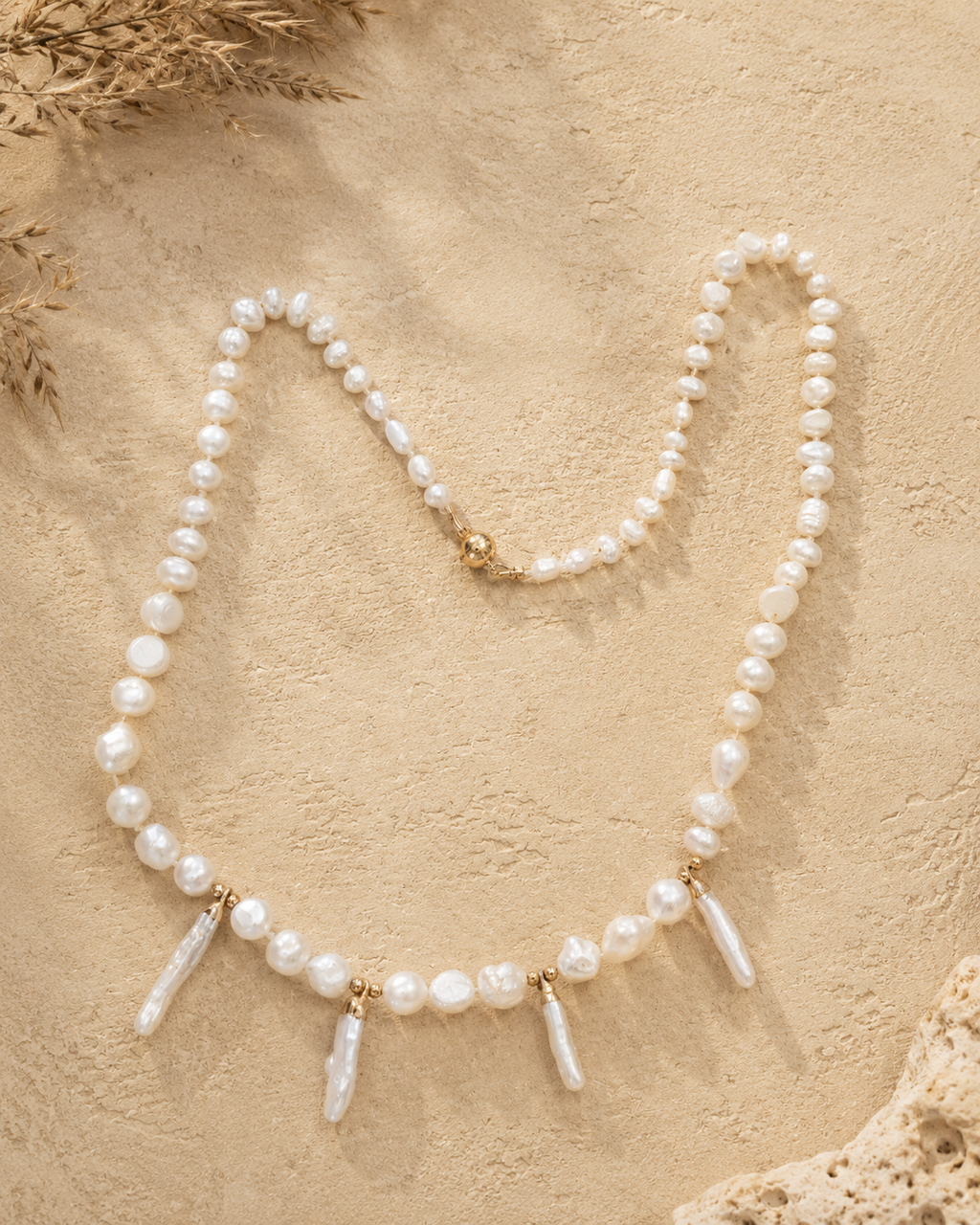 Pearl necklace with gold coloured accents